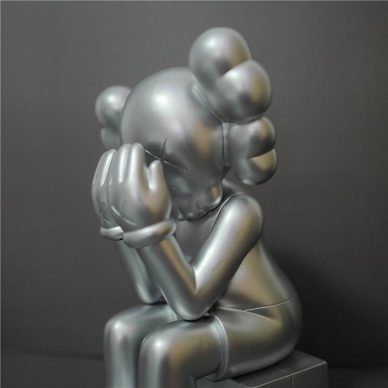 Kaws 14 22 28cm   (6)